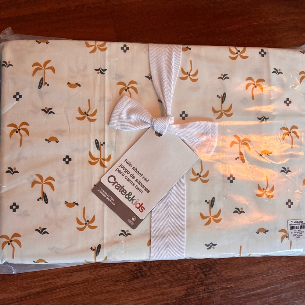 Crate&Barrel Kids - Stay Cool Baja Sunset Organic Cotton Kids Twin Sheet Set - Picture 4 of 5